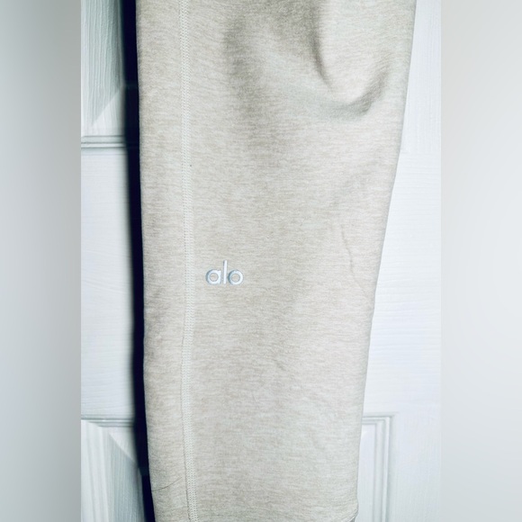 ALO Yoga Alosoft Women’s Lounge Leggings Heathered Oatmeal - Size Large - Picture 4 of 6